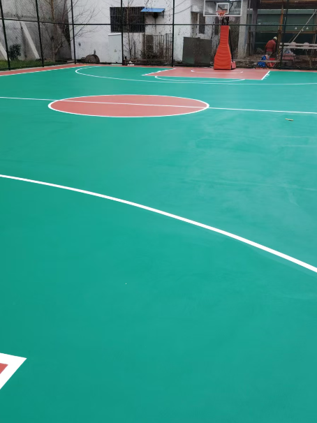 八公山 球场长期使用易出现地面开裂